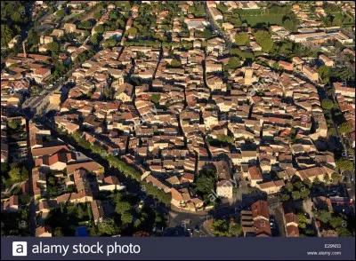 Dans quel département se situe Monteux ?
