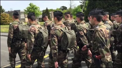 Combien y a-t-il de militaires à la brigade de Fourmies ?