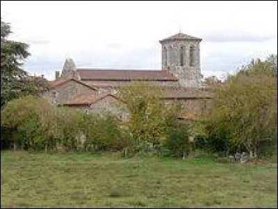 Benest est un village Charentais situé en région ...