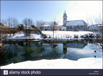Quel est ce village, le plus froid de France, où il gèle en moyenne 176 jours par an, où il fait régulièrement -20° et où il y a chaque hiver 24 jours sans dégel ?