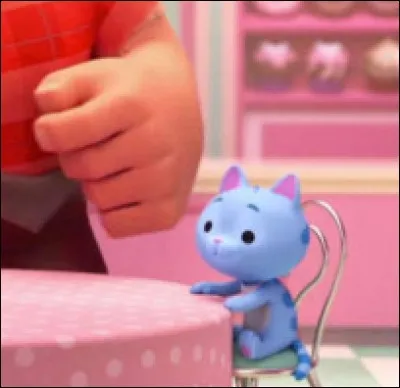 Dans le générique de "Ralph 2.0", que mange le chat du jeu vidéo ?