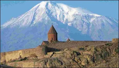 Pays : Turquie 
Hauteur : 5 165 m
Massif : Haut-plateau arménien
Première ascension : 1829. Friedrich Parrot
Quel est ce sommet ?