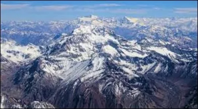 Pays : Argentine 
Hauteur : 6 962 m
Massif : Cordillère Principale
Première ascension : 1897. Matthias Zurbriggen
Quel est ce sommet ?