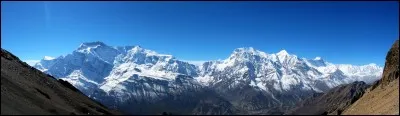 Pays : Népal 
Hauteur : 8 091 m 
Massif : Himalaya
Première ascension : 1950. Maurice Herzog
Quel est ce sommet ?