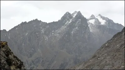 Pays : Ouganda et République démocratique du Congo 
Hauteur : 5 109 m 
Massif : Rwenzori
Première ascension : 1906. Louis-Amédée de Savoie
Quel est ce sommet ?