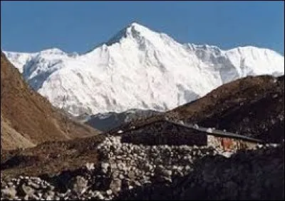 Pays : Népal et Chine 
Hauteur : 8 188 m 
Massif : Mahalangur Himal 
Première ascension : 1954. Herbert Tichy, Josef Jöchler et Pasang Dawa Lama
Quel est ce sommet ?