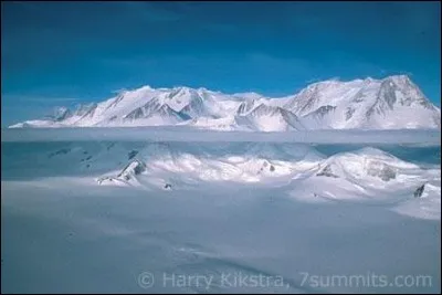 Pays : Antarctique
Hauteur : 4 892 m 
Massif : Massif Sentinel 
Première ascension : 1966. Nicholas Clinch 
Quel est ce sommet ?