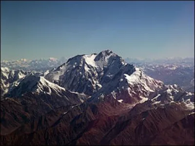 Pays : Pakistan 
Hauteur : 8 125 m
Massif : Himalaya
Première ascension : 1953. Hermann Buhl
Quel est ce sommet ?