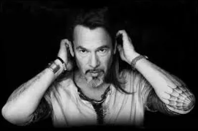 Complétez le titre de cette chanson : "Châtelet-Les...