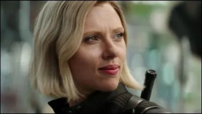 En quelle année Black Widow a-t-elle eu les cheveux blonds ?