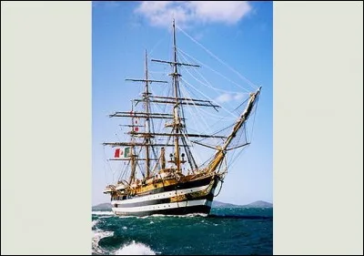 Ce voilier, un des plus grands d'école militaire, est une commande de Benito Mussolini. Lancé en 1934, long de 101 m, il a La Spezia comme port d'attache.
Quel est le nom de ce beau bateau qui vogue encore sous les couleurs de la marine italienne, servant à la formation des futurs officiers ?