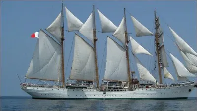 Ce magnifique voilier, fleuron de la marine chilienne, sert actuellement de navire-école : qui pourrait imaginer que ce superbe quatre-mâts de 113 m a servi comme prison sous la dictature d'Augusto Pinochet (1973-1990) ?
Quel est ce navire au passé sombre contrastant avec son blanc immaculé qui fait qu'on l'appelle la «Dame blanche » ?