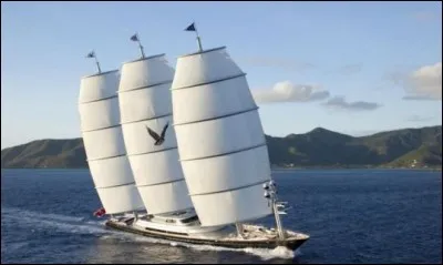 Ce trois-mâts, long de 88 m, est le second plus grand voilier privé au monde : il a été construit à Istanbul et ses mâts, de 60 m de haut, sont en fibres de carbone et offrent 2400 m² de voilure. C'est incroyable : ''Les voiles rangées à l'intérieur des mâts se déploient automatiquement et les mâts rotatifs s'orientent en fonction du vent ''.
Quel est ce navire estimé à 100 millions de dollars ?