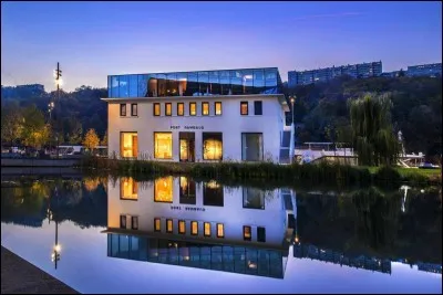 En quelle année le port Rambaud a-t-il fermé ses portes