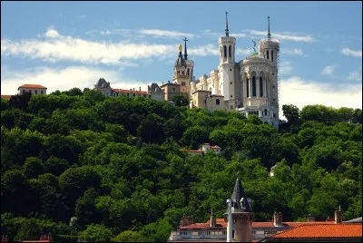 Combien de funiculaires permettent d'arriver au sommet de la colline de Fourvière