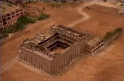 Quel est le nom de la prison dans la saison 3 ?