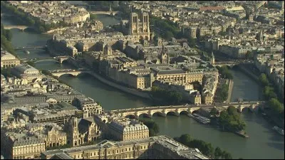 Sur quelle île sur la Seine, la cathédrale Notre-Dame de Paris a-t-elle été édifiée ?