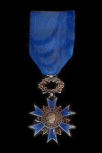 L'ordre de la Lgion d'honneur est la plus haute distinction franaise, alors  quelle place se trouve l'ordre national du Mrite ?