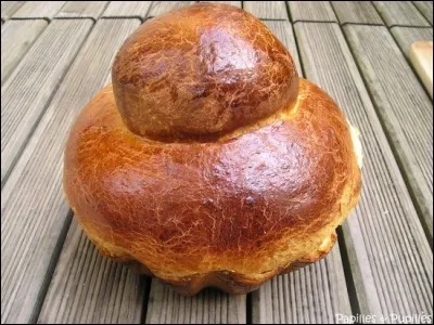 Il y a de la levure chimique dans la brioche.