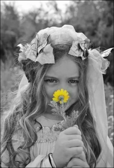 Selon l'expression consacrée, dans quoi rit-on quand on se moque discrètement ?