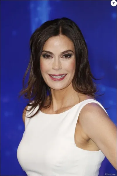 Dans quel film, Teri Hatcher est-elle une James Bond girl ?