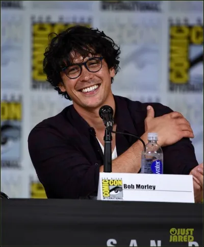 Avec qui Bellamy Blake a-t-il eu une relation amoureuse durant les 5 saisons ?