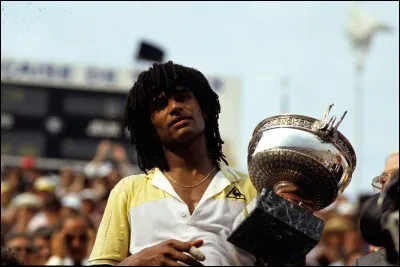 Yannick Noah a remporté le tournoi de tennis Roland-Garros en 1982.
