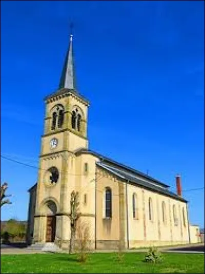 Vous avez sur cette image l'église Saint-Joseph de Frémestroff. Village du Grand-Est, il se situe dans le département ...