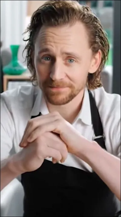 Avec laquelle de ces chanteuses est-il sorti ?