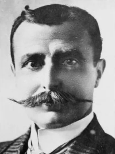 Qui est ce Louis, constructeur d'avions, de motocyclettes et pionnier de l'aviation ?