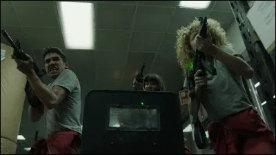 Qui donne sa vie pour sauver le reste des braqueurs qui s'échappent ?