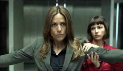 Pourquoi Raquel entre-t-elle dans la fabrique ?