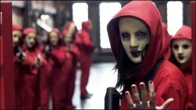 Dans cette scène, pourquoi portent-ils des masques différents ?