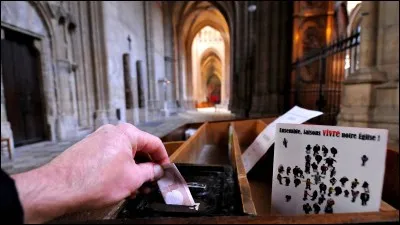 Quel acteur joue dans le film de Jean-Pierre Mocky "Un drôle de paroissien" ?