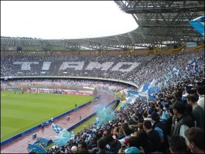 Dans quel stade le SSC Napoli dispute-t-il ses matchs à domicile ?