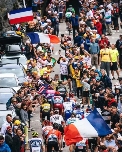 Julian Alaphilippe souffre sur cette 20e et dernière étape montagneuse et il perd beaucoup de temps. Lequel de ces favoris va profiter de sa défaillance pour monter sur le podium provisoire du Tour de France ?