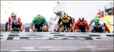 Peter Sagan remporte une nouvelle fois le classement par points et bat le record de maillots verts d'Erik Zabel. Le Slovaque a remporté son quantième maillot vert ?