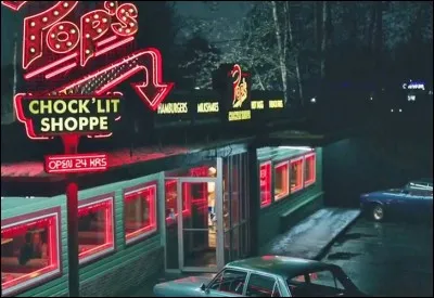 Dans la deuxième saison, quand Véronica et Betty ont-elles organisé une soirée pour sauver Pop's ?