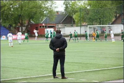 Qui est l'entraîneur actuel ?