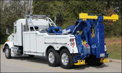 L'ensemble des véhicules qui composent le convoi peuvent à tout moment rencontrer des problèmes de mécanique. C'est pour cela que ce camion est présent. Quel est son nom en anglais ?