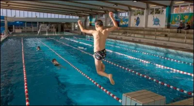 Complétez la phrase avec le verbe à l'imparfait de l'indicatif "Nous  l'habitude d'aller à la piscine" ?