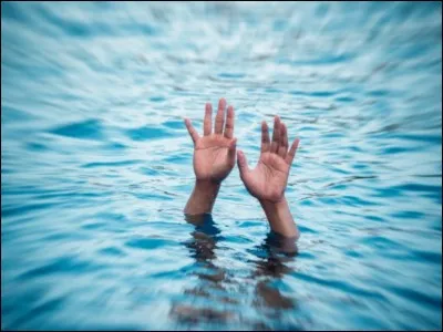 Tu vois des personnes se noyer mais tu dois sauver UNE personne sinon c'est trop tard, ils seront déjà trop loin...