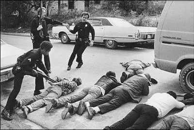 Le 3 novembre 1979 eut lieu 'le masssacre de Greensboro' faisant 5 morts et 7 blesss. Que s'est-il pass ?