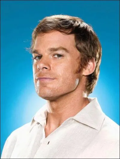 Michael C. Hall est n en Caroline du Nord en 1971. Dans quelle srie tient-il le premier rle ?