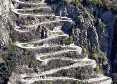 "Par rapport à la plaine, les trois étapes de montagne proposent des cols plus hauts".