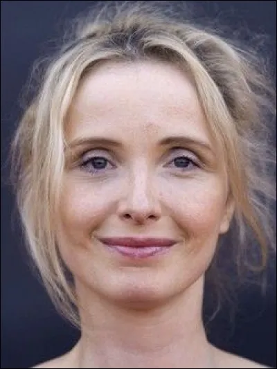 Qui est cette Julie, actrice, réalisatrice, compositrice et chanteuse franco-américainne ?