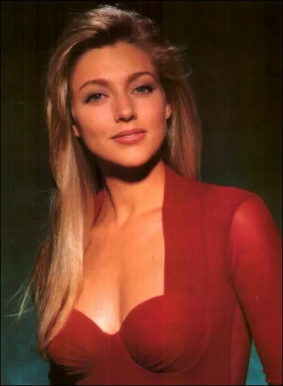 Qui est cette Julie, célèbre chanteuse québécoise ?