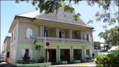 Quelle personnalité de l'Etat siège dans une mairie ?