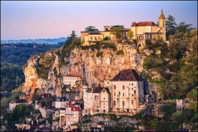 Rocamadour (Lot) : poss&egrave;de un grand escalier de 216 marches que les p&eacute;nitents, autrefois, gravissaient &agrave; genoux.