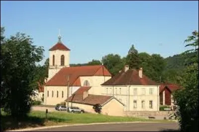 Village Doubien, Cour-Saint-Maurice se situe en région ...